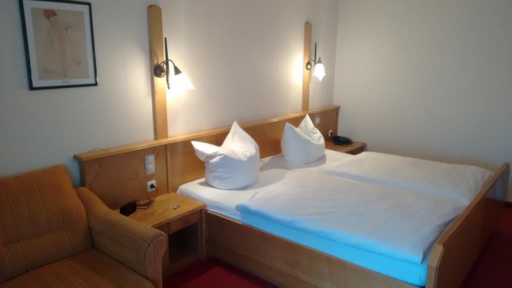 Altstadt- Und Businesshotel Pfaubraeu - Brauereigasthof - Fruehstuecksbuffet - Kostenfreie Radgarage - Hunde Willkommen Trostberg an der Alz Exterior foto