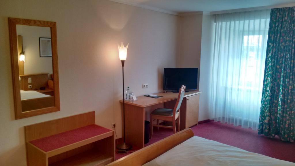 Altstadt- Und Businesshotel Pfaubraeu - Brauereigasthof - Fruehstuecksbuffet - Kostenfreie Radgarage - Hunde Willkommen Trostberg an der Alz Exterior foto